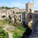 Pueblos medievales de Gerona: Paseando entre calles empedradas y murallas