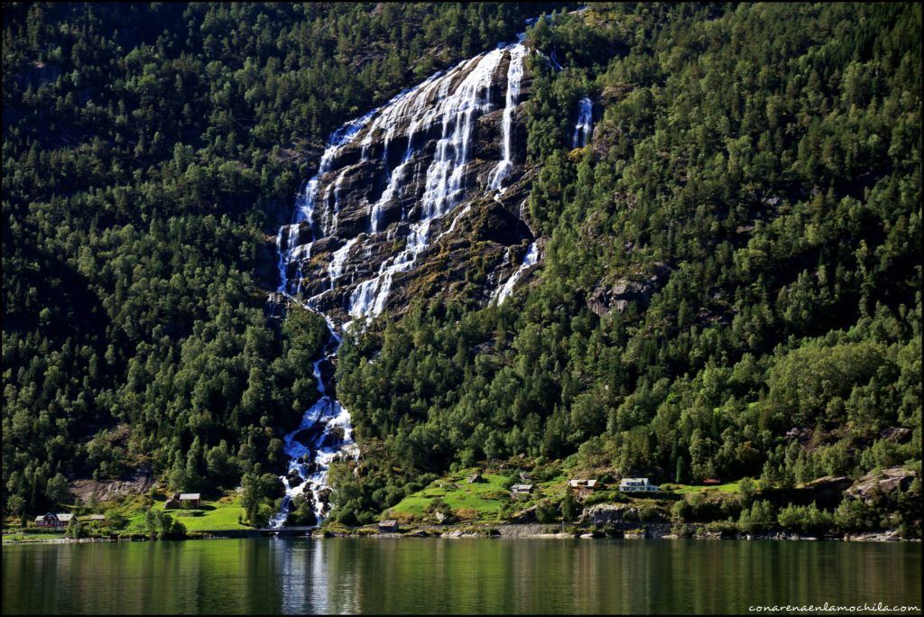 Hardangerfjord Noruega