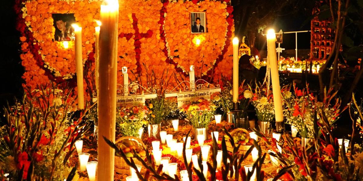 Día de Muertos en Michoacán. Celebrando la vida en México - Con arena en la  mochila